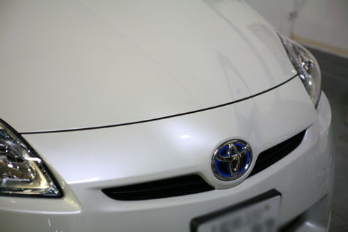 新型プリウス パールホワイト ガラスコーティング施工 大阪での車コーティングならグッドスピード